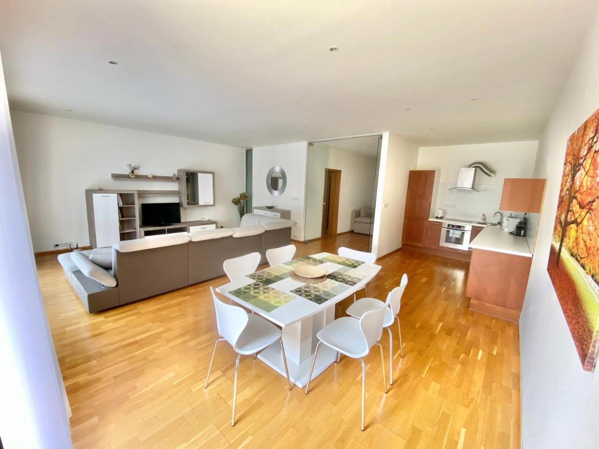 Apartment Korunni Dvur, 2 Free Parkings Prága Kültér fotó