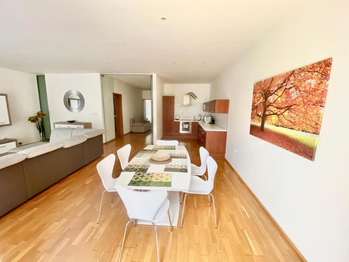 Apartment Korunni Dvur, 2 Free Parkings Prága Kültér fotó